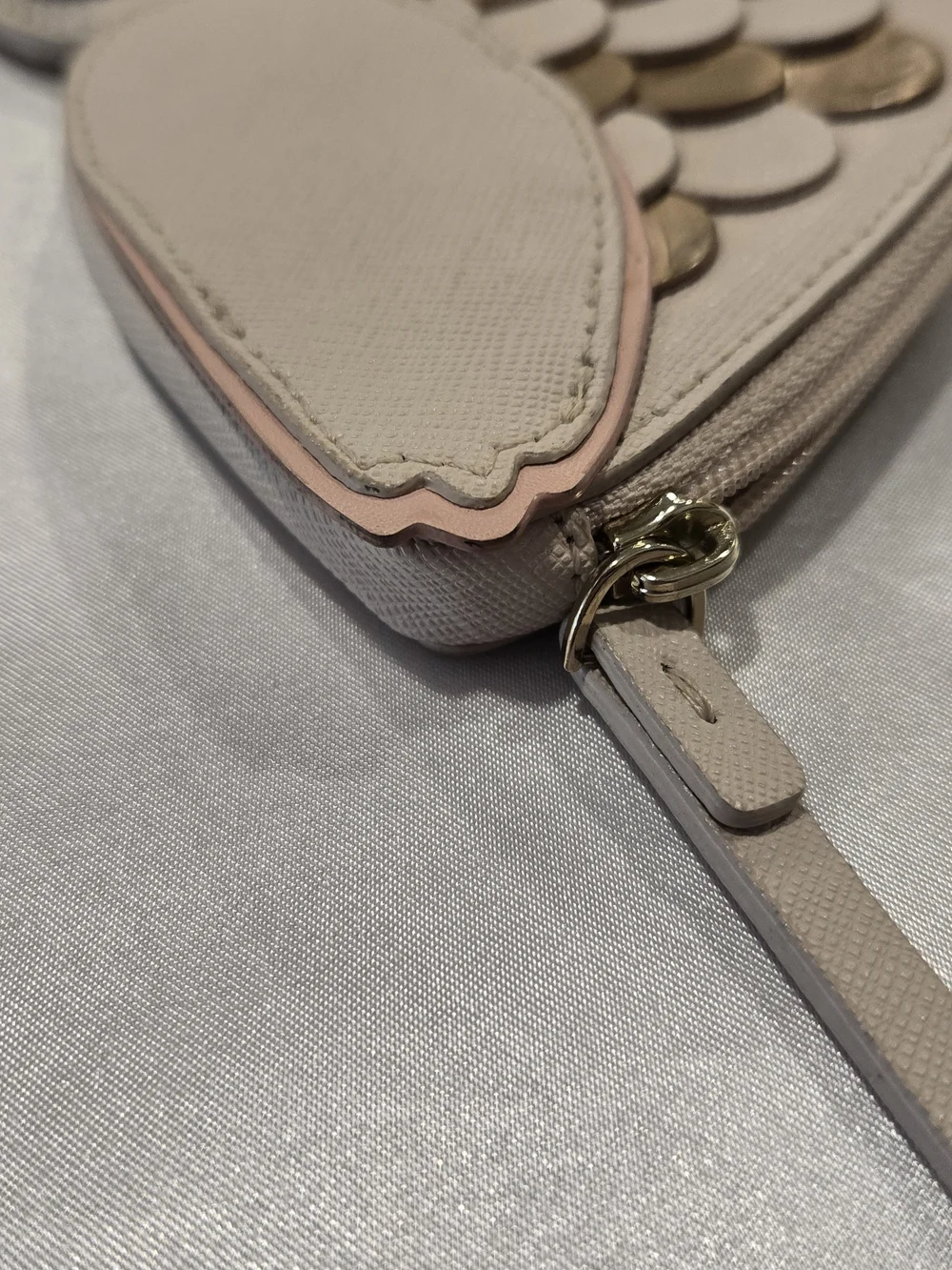 kate spade owl coin purse in cream with gold accents EUC